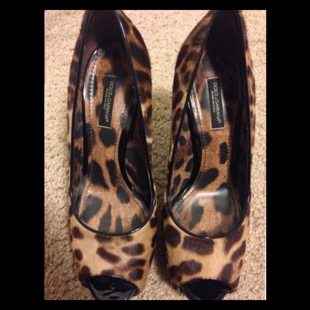 HP 🎉 Authentic Dolce and Gabbana Leopard Pumps - Picture 2 of 4